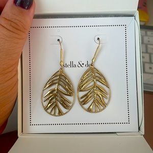 Stella and Dot Filigree Botanical Earrings NIB